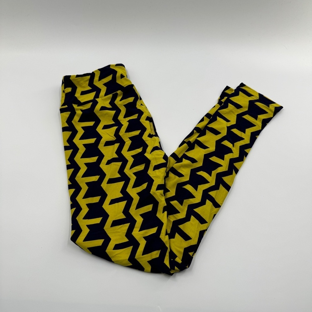 LuLaRoe One Size (OS) Leggings – Buttery Soft Stretchy Printed Leggings